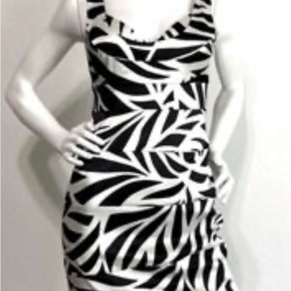 London Times Black and White Sleeveless Sheath Dress
